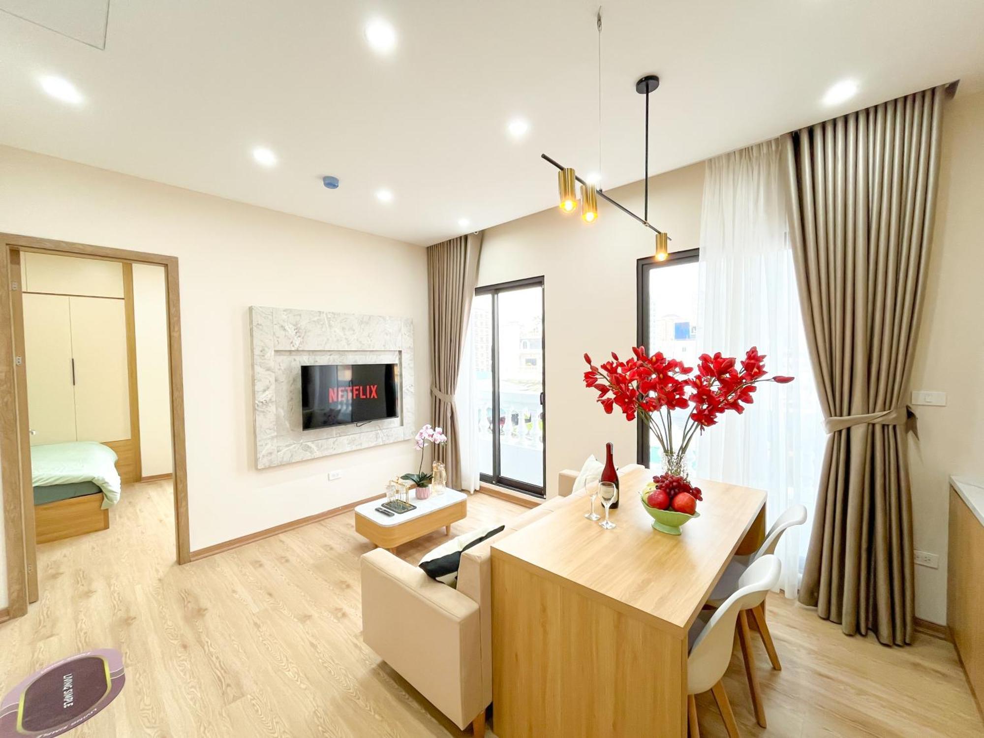 Amazing Housing Lac Long Quan Hanoi Exteriör bild