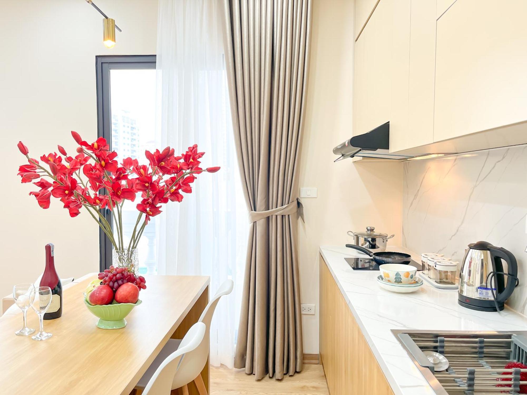 Amazing Housing Lac Long Quan Hanoi Exteriör bild