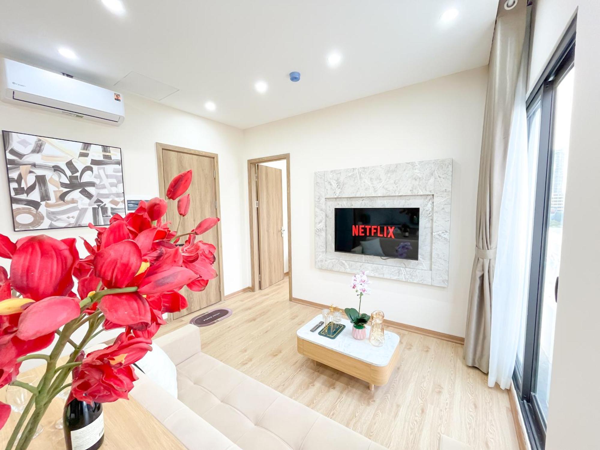 Amazing Housing Lac Long Quan Hanoi Exteriör bild