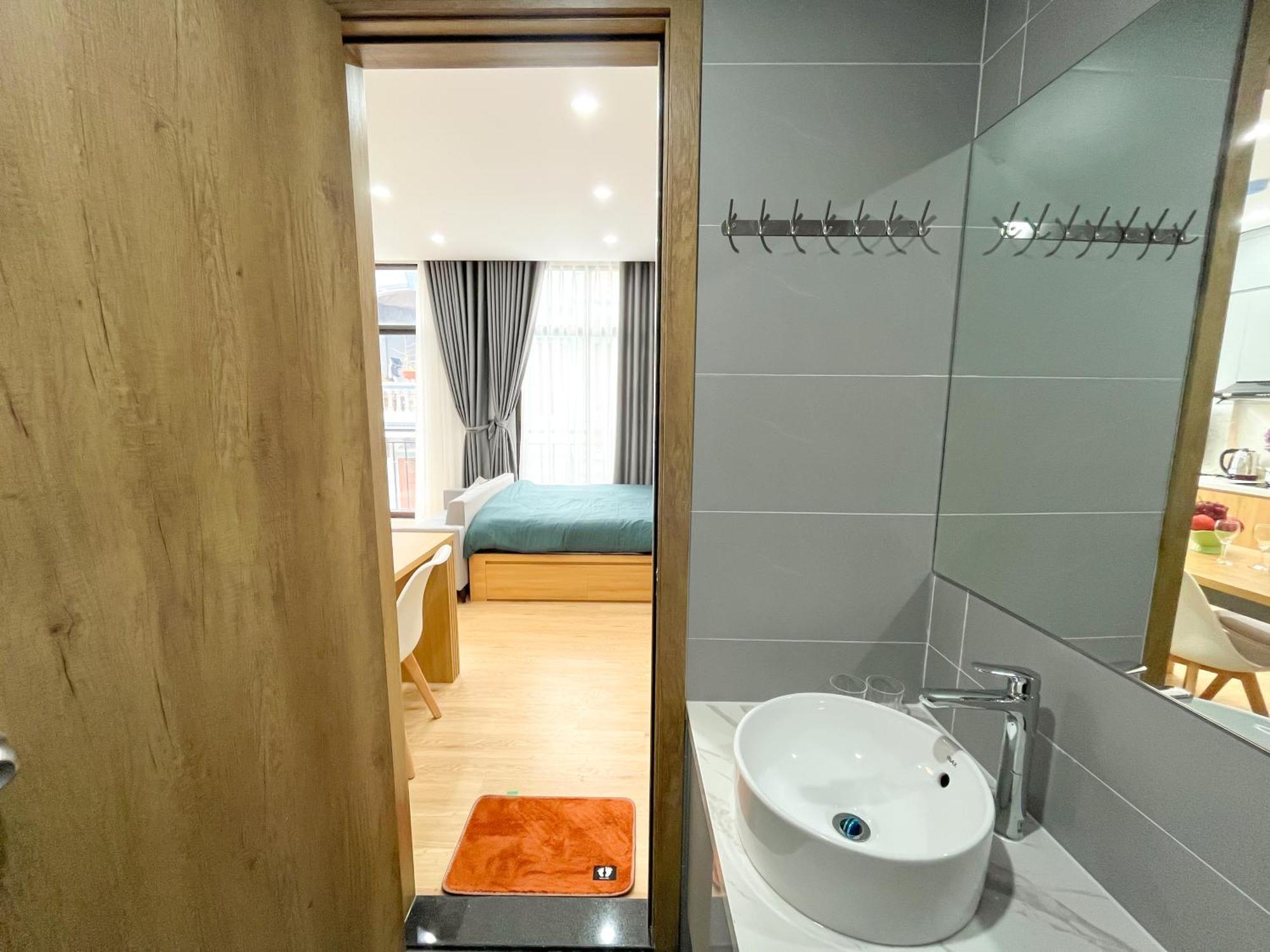 Amazing Housing Lac Long Quan Hanoi Exteriör bild
