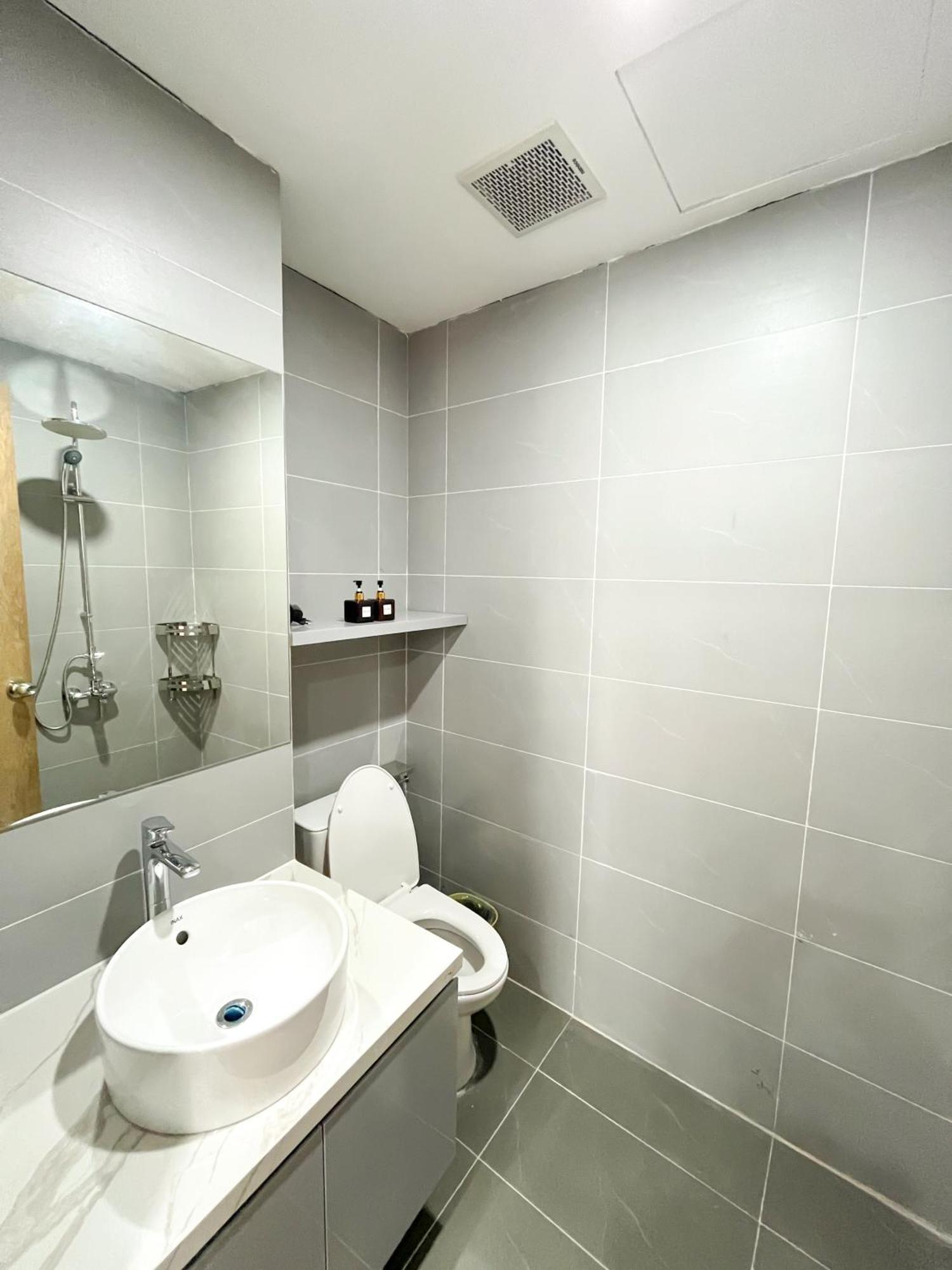 Amazing Housing Lac Long Quan Hanoi Exteriör bild