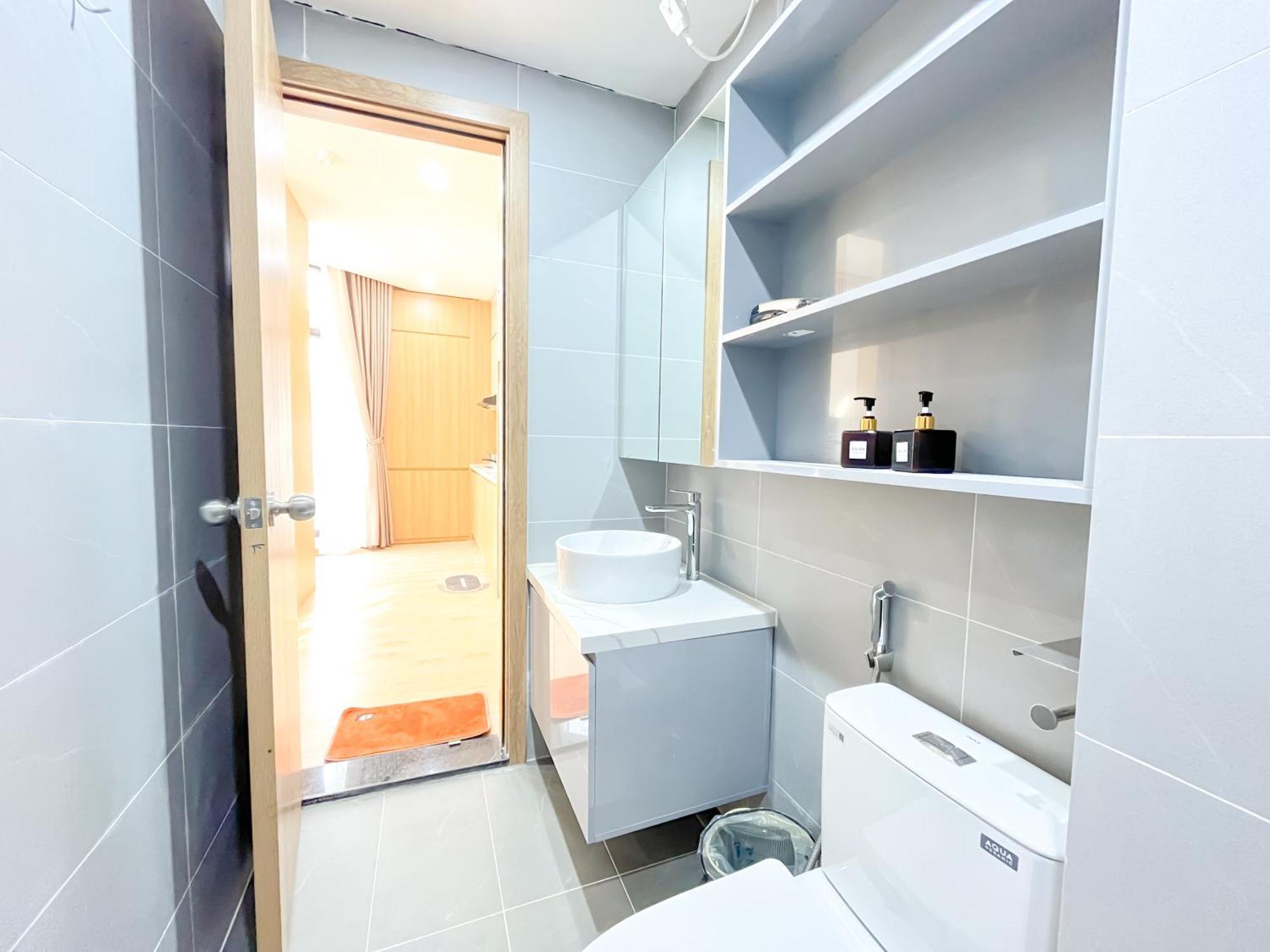 Amazing Housing Lac Long Quan Hanoi Exteriör bild